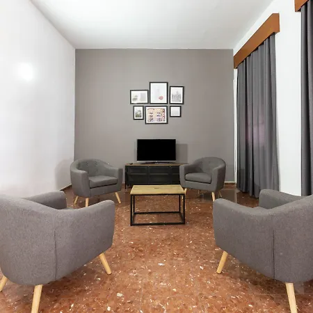 Hostal-restaurante El Paisano فندق